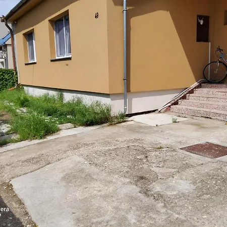 Ubytovanie v rodine A Flat 3 *